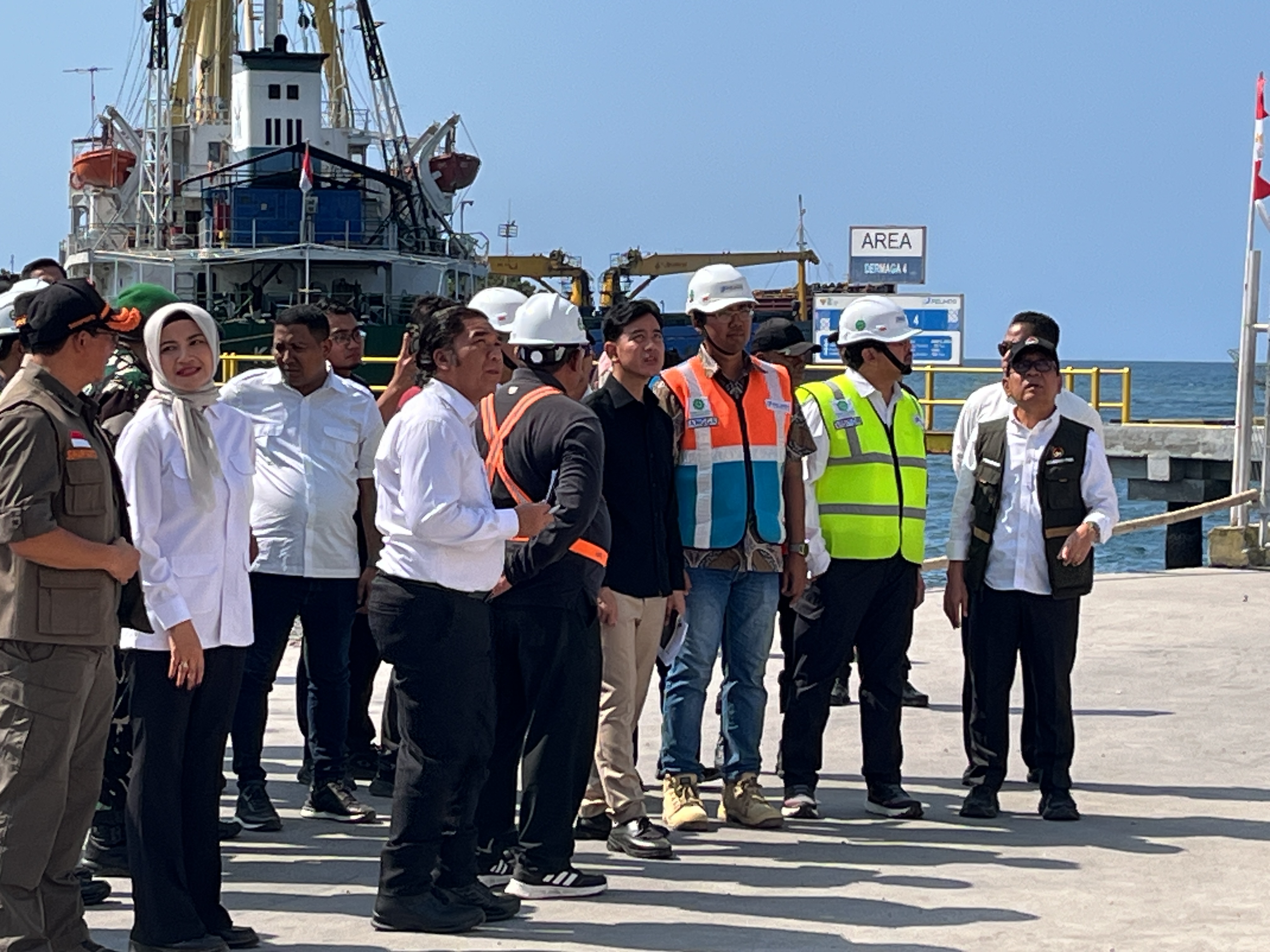 Wapres Gibran Tinjau Pelabuhan Maumere Pascagempa, Pelindo Pastikan Operasional Tetap Berjalan